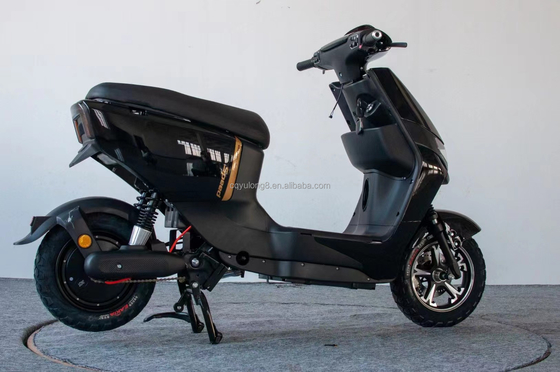 Motocicletas elétricas de 1000W Bicicleta de cidade com 6-8 horas de tempo de carregamento e tensão de 48V
