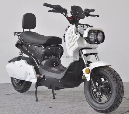 Scooters elétricos personalizáveis de 1500W-2000W com faróis duplos e carregamento rápido