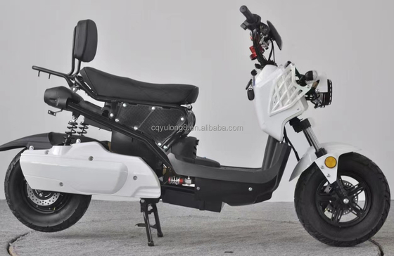 Scooters elétricos personalizáveis de 1500W-2000W com faróis duplos e carregamento rápido
