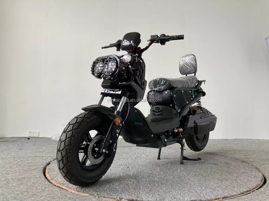 Scooters elétricos personalizáveis de 1500W-2000W com faróis duplos e carregamento rápido
